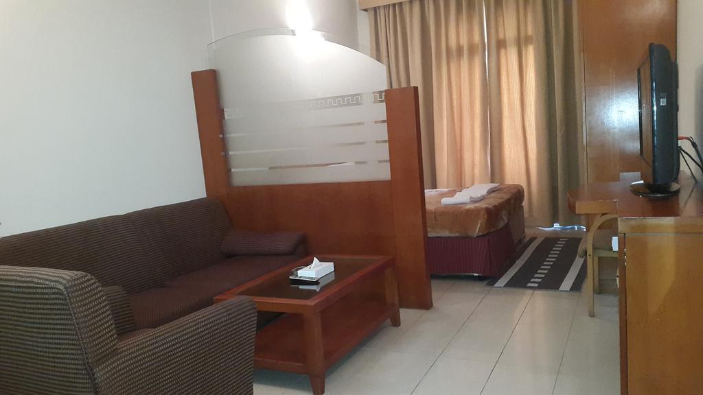 Al Raien Hotel Apartment Дубай Екстер'єр фото